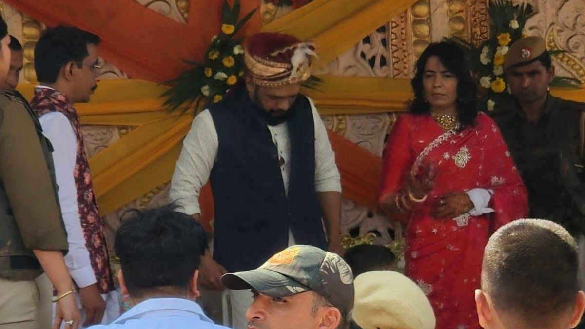 Kala Jathedi Weds Anuradha Chaudhary : कुख्यात गैंगस्टरों की शादी में पुलिस बनी बाराती, गैंगवार की आशंका के चलते छावनी बना बैंक्वेट हाल