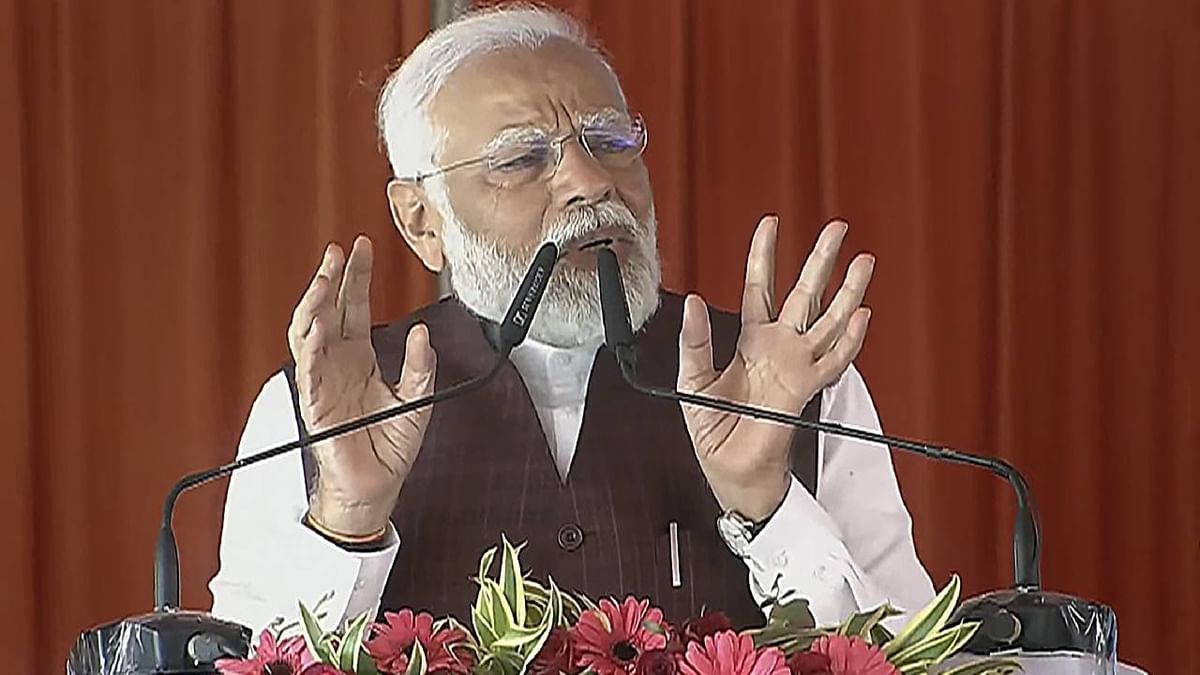 PM Modi Azamgarh: आजमगढ़ की धरती से पीएम मोदी ने बोला विपक्ष पर जोरदार हमला, कहा, ‘पहले यहां था माफियाओं का राज, अब उड़ी है नींद’