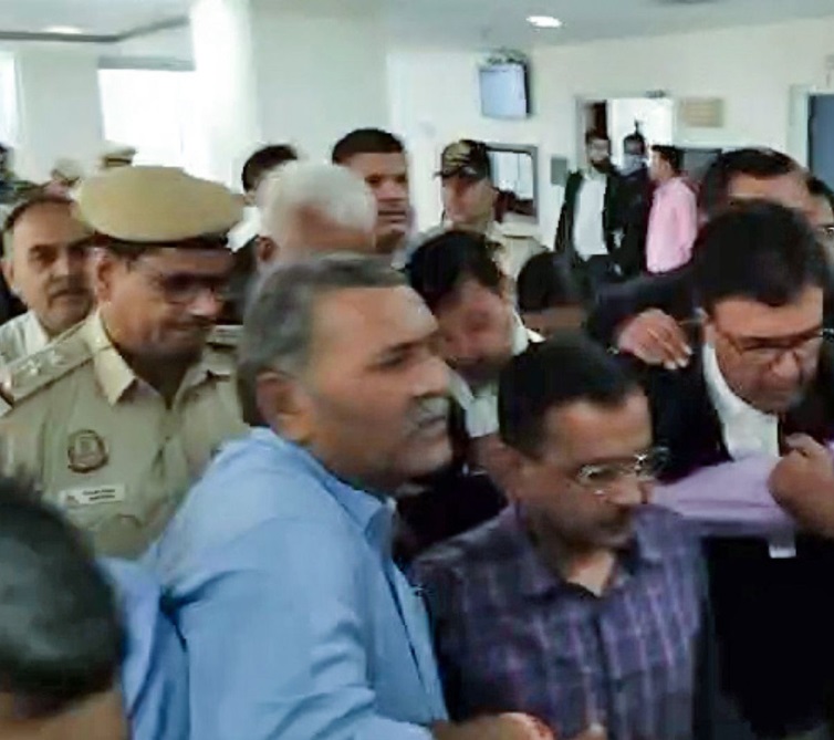Arvind Kejriwal Arrest : केजरीवाल शराब घोटाले के सरगना, ईडी ने कोर्ट में किया दावा, 6 दिन की मिली रिमांड