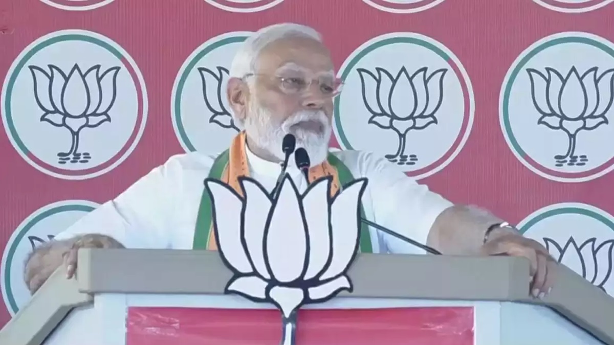 PM Narendra Modi : कन्याकुमारी में विपक्ष के इंडी गठबंधन पर बरसे पीएम मोदी, कहा-इनके घोटालों की लिस्ट बहुत लंबी