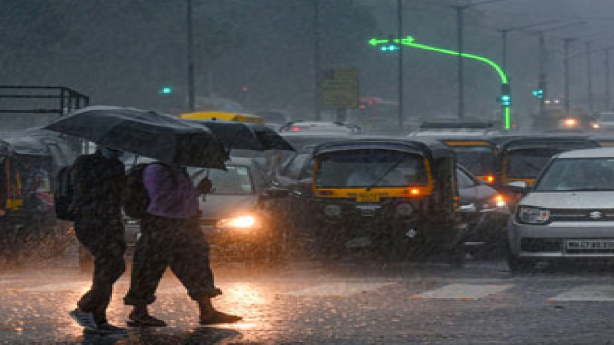 Rain Alert: देश के बड़े हिस्से में पहुंचा मॉनसून, जानिए दिल्ली समेत कहां-कहां मॉनसून की भारी बारिश का मौसम विभाग ने जारी किया अलर्ट