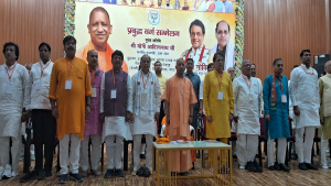 CM Yogi In Meerut: मेरठ इतिहास में दर्ज नहीं होता, इतिहास रचता है : योगी आदित्यनाथ