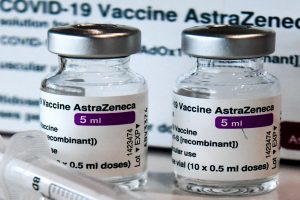 AstraZeneca Covid Vaccine: एस्ट्राजेनेका ने बाजार से कोरोना की वैक्सीन वापस लेने का किया फैसला, कोर्ट में माना था कि इससे कुछ लोगों में खून का थक्का जमने का हो सकता है दुष्प्रभाव