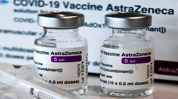 AstraZeneca Covid Vaccine: एस्ट्राजेनेका ने बाजार से कोरोना की वैक्सीन वापस लेने का किया फैसला, कोर्ट में माना था कि इससे कुछ लोगों में खून का थक्का जमने का हो सकता है दुष्प्रभाव
