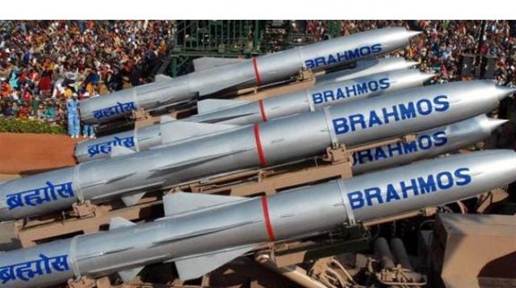 India Handed Over BrahMos To Philippines : दक्षिण चीन सागर में अब नहीं चलेगी चीन की दादागिरी, भारत ने फिलीपींस को सौंपी ब्रह्मोस सुपरसोनिक मिसाइल