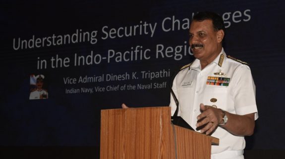 Who Is Dinesh Kumar Tripathi: जानिए कौन हैं वाइस एडमिरल दिनेश कुमार त्रिपाठी, संभालेंगे भारतीय नौसेना प्रमुख का पद