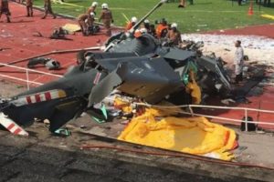 Choppers Crash in Malaysia : मलेशिया में हवा में टकराए नेवी के दो हेलीकॉप्टर, चालक दल के 10 सदस्यों की मौत, देखिए कैसे हुआ हादसा