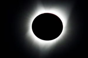 Total Solar Eclipse: सोमवार को होने जा रहा है पूर्ण सूर्यग्रहण, जानिए आप कहां देख सकते हैं इसे LIVE