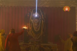 Shri Ramlala’s Surya Tilak : अयोध्या में श्री रामलला का हुआ सूर्य तिलक, अद्भुत नजारा देख लगे जय श्रीराम के नारे, आप भी देखिए