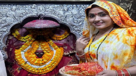 Kajal Raghwani Visited Sheetla Mata Temple: शीतला माता के मंदिर पहुंची काजल राघवानी, एक्ट्रेस ने देवी मां से लगाई स्पेशल गुहार