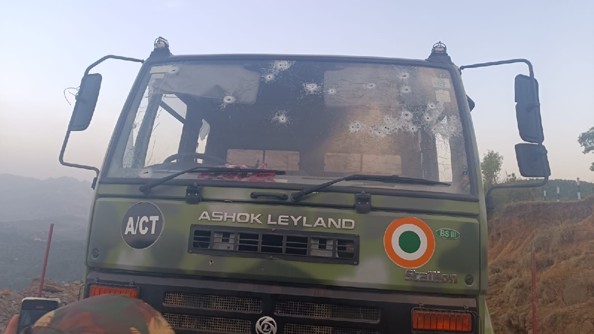 Terrorist Attack in Kashmir : जम्मू कश्मीर के पुंछ में वायुसेना के काफिले पर आतंकी हमला, कई जवान घायल, दो की हालत गंभीर