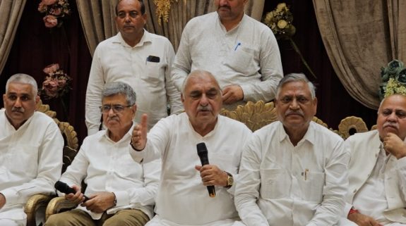 Haryana Politics: लोकसभा चुनाव के बीच हरियाणा में बीजेपी को लगा बड़ा झटका, तीन निर्दलीय विधायकों ने वापस लिया समर्थन