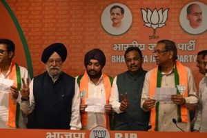 Congress Leaders Joins BJP : अरविंदर सिंह लवली समेत कांग्रेस के इन पांच बड़े नेताओं ने थामा बीजेपी का दामन