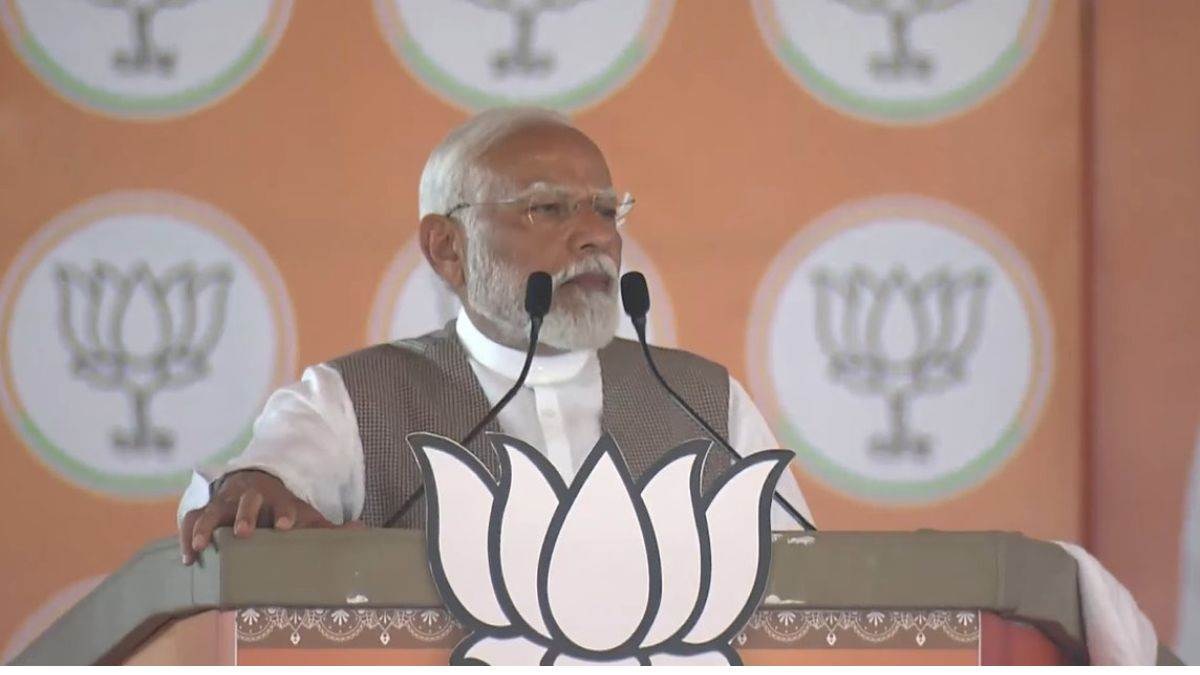 PM Narendra Modi Scolded Pakistan : जिस पाकिस्तान के हाथ में होता था बम का गोला, आज है भीख का कटोरा, पीएम नरेंद्र मोदी ने चलाए शब्दों के तीखे बाण