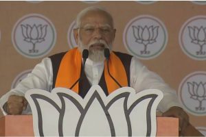 PM Narendra Modi In Banaskantha : है हिम्मत, तो करके दिखाएं, प्रधानमंत्री नरेंद्र मोदी ने कांग्रेस के शहजादे को दी चुनौती