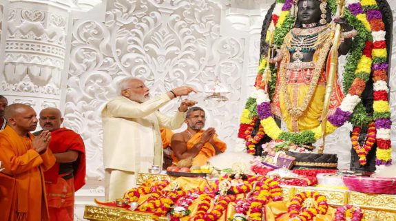 PM Modi In Ayodhya: एक बार फिर भगवान रामलला के दरबार पहुंचेंगे पीएम मोदी, मंदिर दर्शन न करने पर विपक्ष को घेरा था