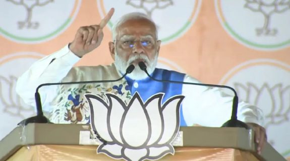 PM Modi: ‘बिगड़ गया है ‘I.N.D.I’ गठबंधन का मानसिक संतुलन, वो खोदना चाहते हैं मोदी की कब्र’, प्रधानमंत्री ने बोला विपक्ष पर जोरदार हमला