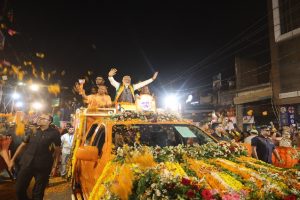 PM Narendra Modi’s Road Show : प्रधानमंत्री नरेंद्र मोदी के कानपुर रोड शो में उमड़ा जनसैलाब, जय श्रीराम और मोदी-मोदी के लगे नारे