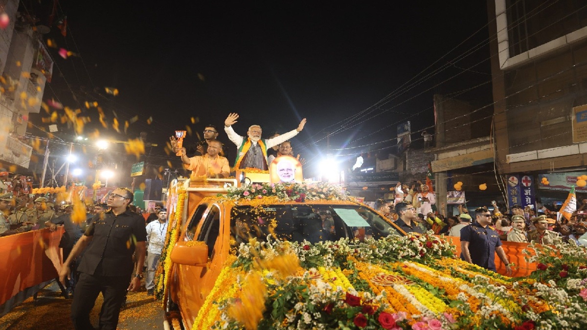 PM Narendra Modi’s Road Show : प्रधानमंत्री नरेंद्र मोदी के कानपुर रोड शो में उमड़ा जनसैलाब, जय श्रीराम और मोदी-मोदी के लगे नारे