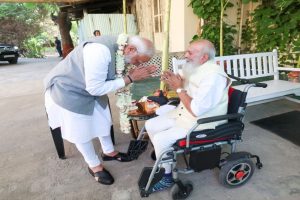 PM Narendra Modi Meets Jam Saheb : कौन हैं जाम साहेब शत्रुसल्यसिंहजी जिनसे पीएम नरेंद्र मोदी ने उनके घर जाकर की मुलाकात