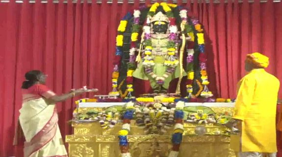 President Draupadi Murmu’s Visit To Ayodhya : श्री रामलला के दर्शन कर अभिभूत हुईं राष्ट्रपति द्रौपदी मुर्मू, जानिए अयोध्या में और कहां-कहां गईं महामहिम
