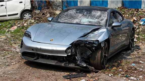 Pune Porsche Car Accident : पुणे पोर्श कार दुर्घटना के नाबालिग आरोपी ने पब में 90 मिनट में पी थी 48 हजार की शराब, क्या किशोर पर चल सकता है वयस्क की तरह मुकदमा? यहां जानिए