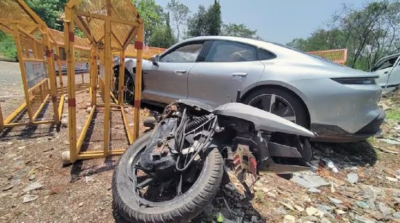 ‍2 Doctor Arrested in Pune Porsche Car Accident Case : पुणे पोर्श कार एक्सीडेंट के नाबालिग आरोपी का बदला गया था ब्लड सैंपल, दो डाक्टर गिरफ्तार