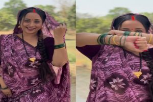 Rani Chatterjee: रानी चटर्जी पर चढ़ा गांव का रंग, सिर पर पल्लू रख किया ये काम
