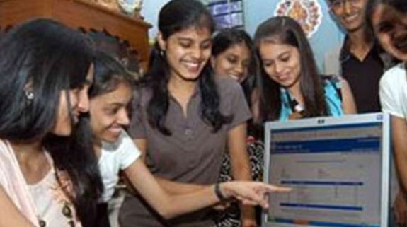 CBSE 10th and 12th Board Exam Result 2025 Update: सीबीएसई 10वीं और 12वीं बोर्ड परीक्षा 2025 का रिजल्ट इन वेबसाइट और डिजिलॉकर पर देख सकेंगे, छात्र जान लें पूरा तरीका