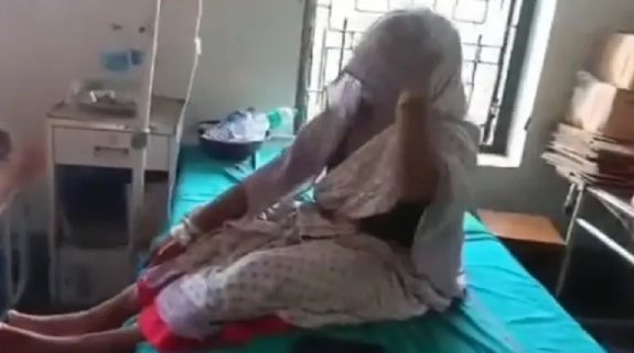 Minority Woman Being Stripped Naked And Beaten In Bengal : बंगाल में अल्पसंख्यक महिला को नग्न करके पीटे जाने के मामले ने पकड़ा तूल