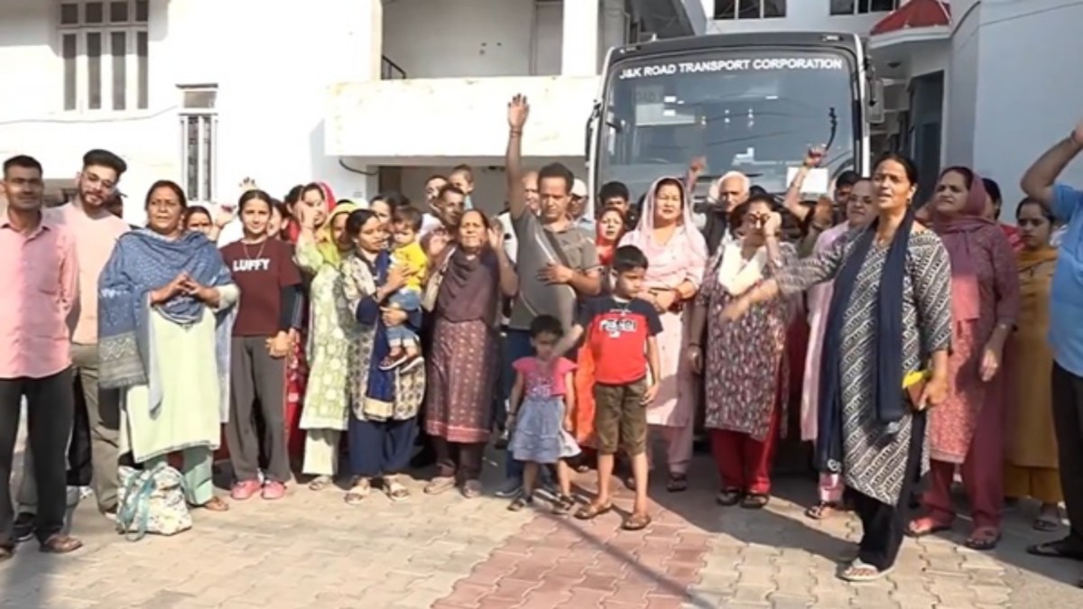 Kashmir: एक के बाद एक आतंकी हमलों के बाद भी कश्मीर जा रहे 5 हजार से अधिक कश्मीरी पंडित, जानिए क्या है वजह?