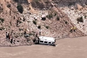 Uttarakhand: उत्तराखंड में बड़ी सड़क दुर्घटना, श्रद्धालुओं से भरा टेंपो ट्रैवलर खाई में गिरा, 12 की मौत, 8 घायल