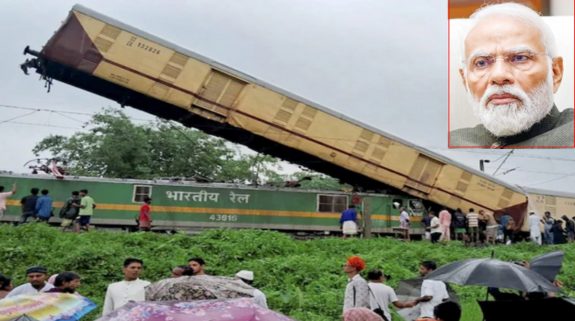 Jalpaiguri Train Accident: पीएम मोदी ने पश्चिम बंगाल के जलपाईगुड़ी में ट्रेन दुर्घटना पर किया दुख व्यक्त, रेल मंत्री खुद संभालेंगे मोर्चा