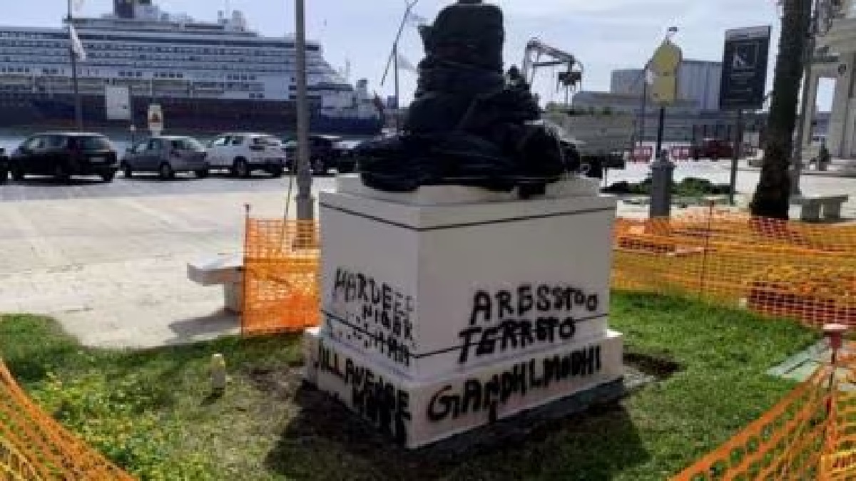 Khalistani Supporters Broke Mahatma Gandhi’s Statue : प्रधानमंत्री नरेंद्र मोदी के दौरे से पहले खालिस्तानी समर्थकों ने इटली में तोड़ी महात्मा गांधी की प्रतिमा