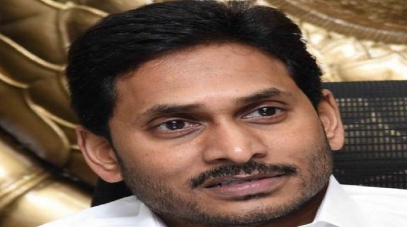 Jagan Mohan Reddy On Tirupati Prasadam Controversy : जगन मोहन रेड्डी ने तिरुपति मंदिर प्रसादम विवाद पर तोड़ी चुप्पी, सुप्रीम कोर्ट पहुंचा मामला