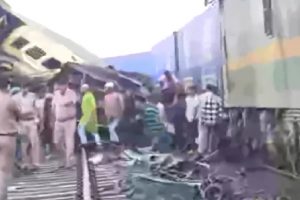 Kanchenjunga express Accident: पश्चिम बंगाल में कंचनजंगा एक्सप्रेस में मालगाड़ी ने मारी टक्कर, अब तक 15 की मौत और 60 यात्री घायल