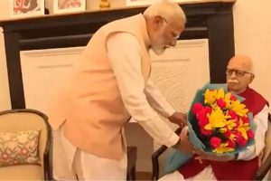 Narendra Modi Took Blessings Of Lalkrishna Advani, Murli Manohar Joshi : पीएम नरेंद्र मोदी ने लालकृष्ण आडवाणी, मुरली मनोहर जोशी का लिया आशीर्वाद
