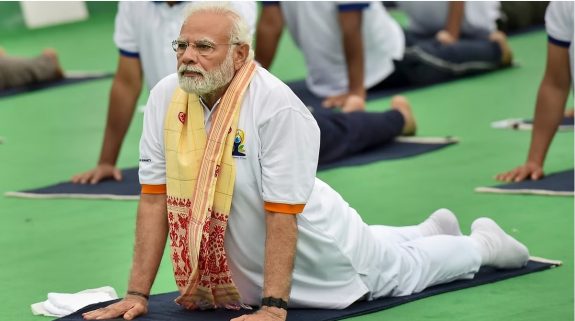 PM Narendra Modi Will Do Yoga In Kashmir : योग दिवस पर इस बार कश्मीर में योग करेंगे पीएम नरेंद्र मोदी, थीम है ‘योग फॉर सेल्फ एंड सोसाइटी’
