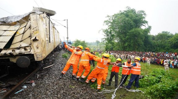 Big Revelation On Jalpaiguri Train Accident : मालगाड़ी के ड्राइवर ने की थी सिग्नल की अनदेखी, जलपाईगुड़ी ट्रेन हादसे पर रेलवे का बड़ा खुलासा