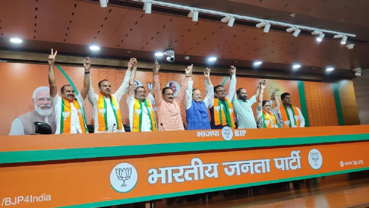 Big Blow To AAP: दिल्ली में आम आदमी पार्टी को बड़ा झटका, AAP के विधायक, पार्षद और पूर्व मंत्री राजकुमार आनंद समेत कई नेताओं ने थामा BJP का दामन