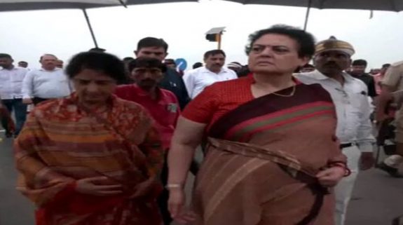 NCW President Rekha Sharma Reached Hathras : हाथरस में घायल महिलाओं से मिलीं एनसीडब्ल्यू अध्यक्ष रेखा शर्मा, बाबा पर लगाए गंभीर आरोप