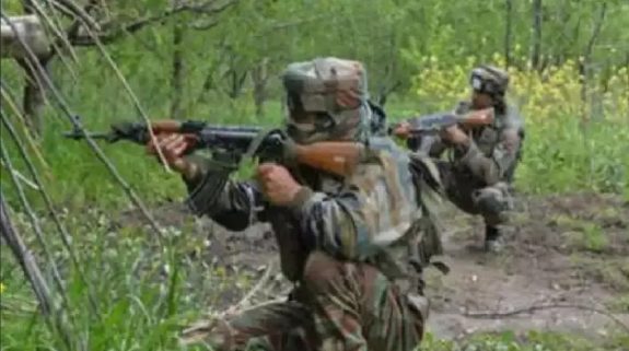 Army Killed 4 Terrorists In Kashmir : कश्मीर में सेना ने मार गिराए चार आतंकवादी, एक जवान शहीद, कई घंटों तक चली मुठभेड़
