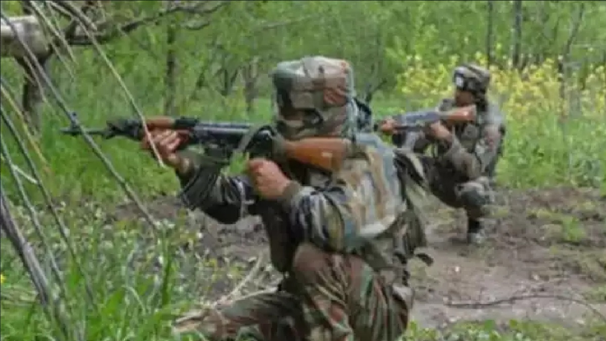 Army Killed 4 Terrorists In Kashmir : कश्मीर में सेना ने मार गिराए चार आतंकवादी, एक जवान शहीद, कई घंटों तक चली मुठभेड़