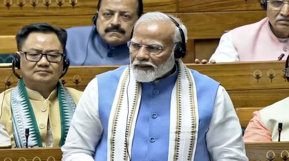 PM Narendra Modi in Lok Sabha : संविधान को सिर पर रखकर नाचने वाले लोग…पीएम नरेंद्र मोदी ने लोकसभा में विपक्ष पर किया करार प्रहार