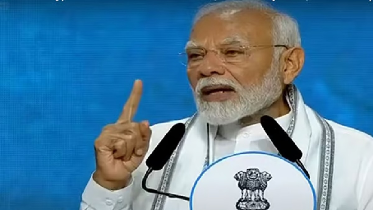 PM Narendra Modi In Mumbai : झूठी कहानियां गढ़ने वाले लोग भारत के विकास के दुश्मन, पीएम नरेंद्र मोदी ने इशारों में कांग्रेस पर किया प्रहार