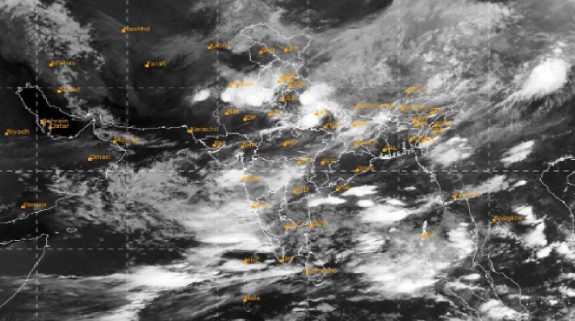Rain Alert: उत्तराखंड में बारिश का रेड अलर्ट, यूपी और बिहार समेत तमाम अन्य राज्यों में भी मूसलाधार बारिश जारी रहने का मौसम विभाग ने लगाया अनुमान