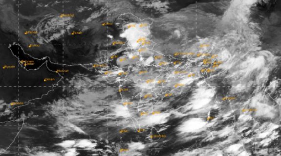Rain Alert For Many States: असम और उत्तराखंड में रेड तो अन्य तमाम राज्यों के लिए बारिश का ऑरेंज और यलो अलर्ट जारी, जानिए आपके यहां क्या रहने वाला है हाल