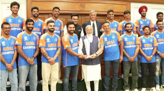 Team India Players Met PM Narendra Modi : पीएम नरेंद्र मोदी से हुई टीम इंडिया के खिलाड़ियों की मुलाकात, अब मुंबई में शाम को मरीन ड्राइव से वानखेड़े तक होगी ‘विक्ट्री परेड’