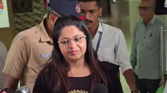 Jolt To Pooja Khedkar: पूर्व ट्रेनी आईएएस पूजा खेडकर पर गिरफ्तारी की तलवार, दिल्ली हाईकोर्ट ने अग्रिम जमानत याचिका खारिज की