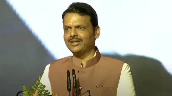 Maharashtra Oath Taking Ceremony: देवेंद्र फडणवीस ने महाराष्ट्र के नए सीएम के रुप में ली शपथ, एकनाथ शिंदे और अजित पवार को बनाया गया डिप्टी सीएम